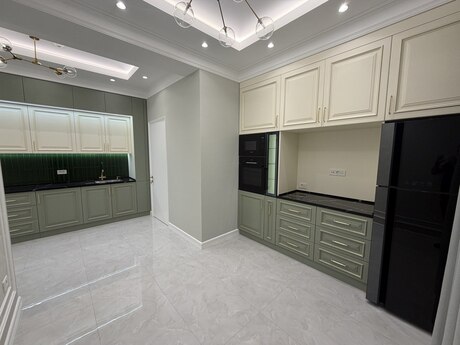 4-комн. новостройка - м. Элмляр Академиясы - 180 м²