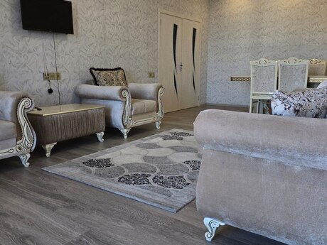 2-комн. новостройка - м. 8 ноября - 100 м²
