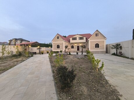 7 otaqlı həyət evi/bağ evi - Novxanı q. - 271 m²