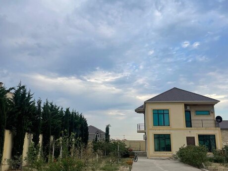 6 otaqlı həyət evi/bağ evi - Novxanı q. - 200 m²