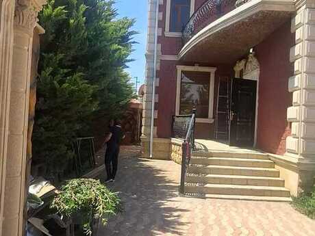6 otaqlı həyət evi/bağ evi - Novxanı q. - 362 m²