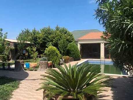6 otaqlı həyət evi/bağ evi - Novxanı q. - 362 m²