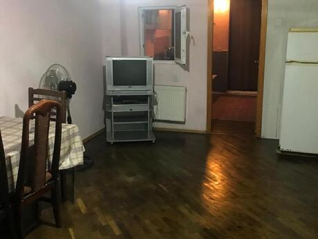 1 otaqlı köhnə tikili - İnşaatçılar m. - 35 m²