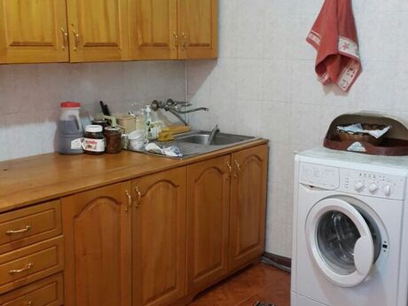 4 otaqlı köhnə tikili - Həzi Aslanov q. - 90 m²