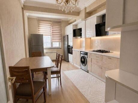 3 otaqlı yeni tikili - 8 Noyabr m. - 123 m²