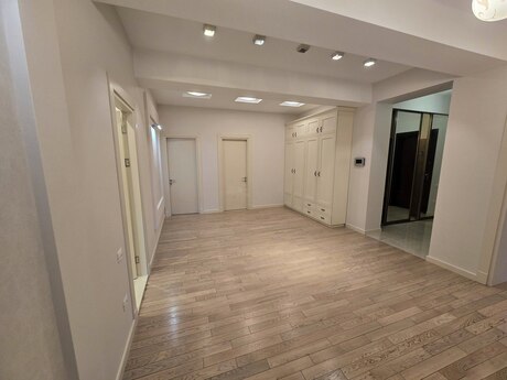 4 otaqlı yeni tikili - İnşaatçılar m. - 196 m²