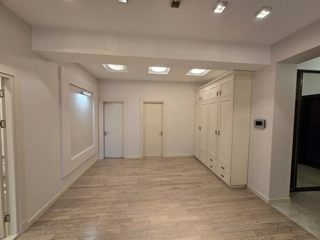 4 otaqlı yeni tikili - İnşaatçılar m. - 196 m²