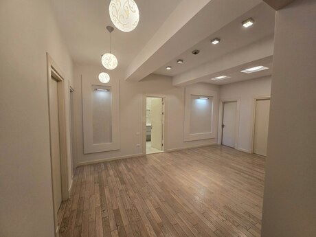 4 otaqlı yeni tikili - İnşaatçılar m. - 196 m²