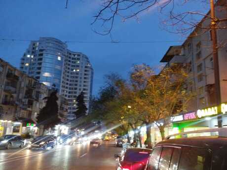 3 otaqlı köhnə tikili - Elmlər Akademiyası m. - 70 m²