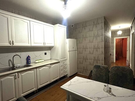 2 otaqlı köhnə tikili - 8 Noyabr m. - 66 m²