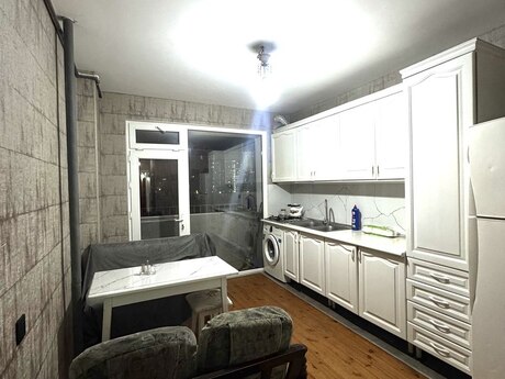 2 otaqlı köhnə tikili - 8 Noyabr m. - 66 m²