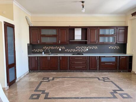 3 otaqlı yeni tikili - 8 Noyabr m. - 133 m²