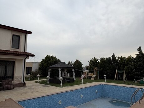 8 otaqlı həyət evi/bağ evi - Novxanı q. - 800 m²