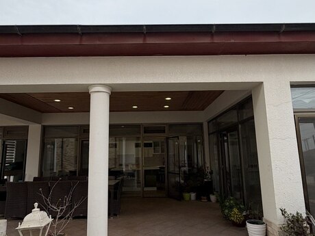 8 otaqlı həyət evi/bağ evi - Novxanı q. - 800 m²