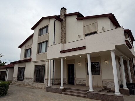 8 otaqlı həyət evi/bağ evi - Novxanı q. - 800 m²