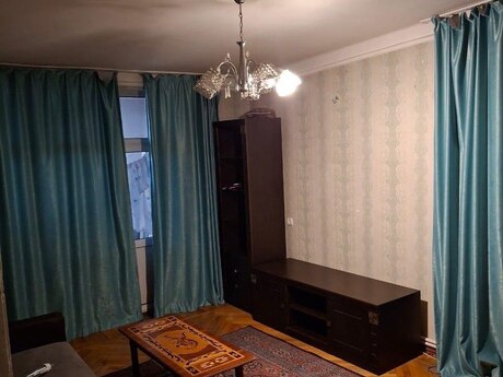 2 otaqlı köhnə tikili - 8-ci mikrorayon q. - 55 m²