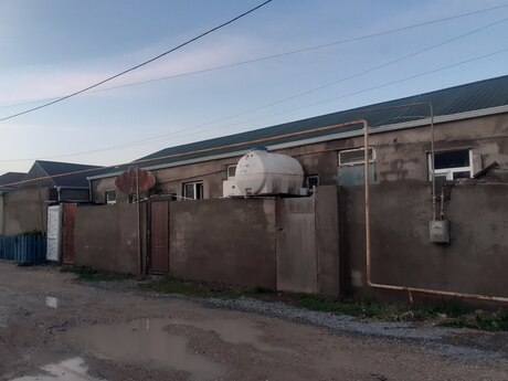 9 otaqlı həyət evi/bağ evi - Binə q. - 150 m²