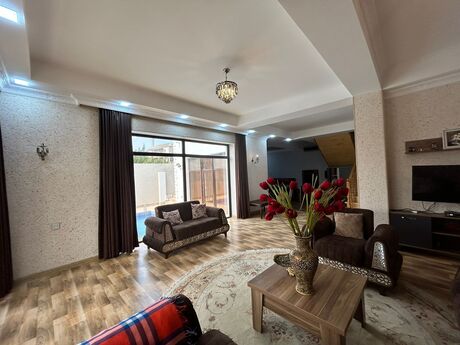 7 otaqlı həyət evi/bağ evi - Novxanı q. - 340 m²