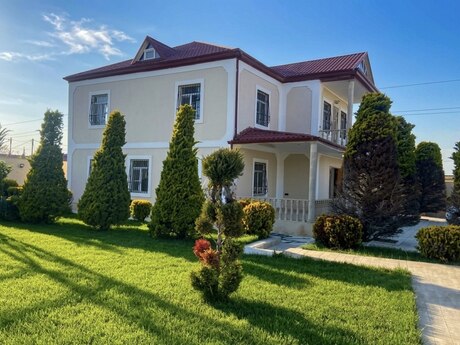 7 otaqlı həyət evi/bağ evi - Novxanı q. - 250 m²