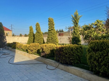 7 otaqlı həyət evi/bağ evi - Novxanı q. - 250 m²