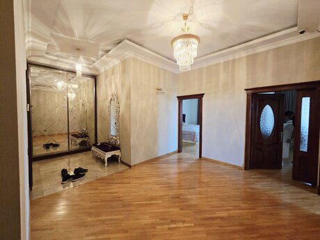 4 otaqlı yeni tikili - 8 Noyabr m. - 168 m²