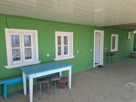 2 otaqlı həyət evi/bağ evi - Bayıl q. - 60 m²