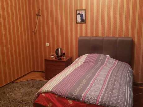 5 otaqlı həyət evi/bağ evi - İnşaatçılar m. - 330 m²