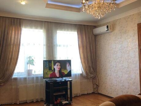4 otaqlı həyət evi/bağ evi - Buzovna q. - 200 m²