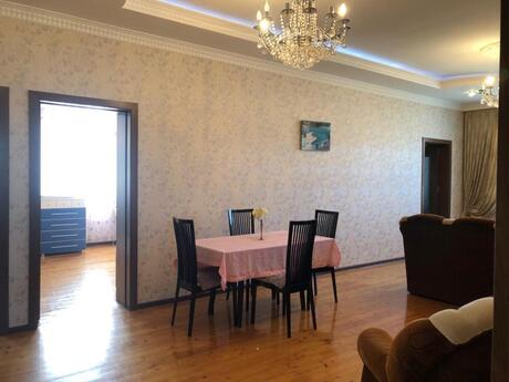 4 otaqlı həyət evi/bağ evi - Buzovna q. - 200 m²