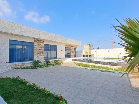 5 otaqlı həyət evi/bağ evi - Mərdəkan q. - 186 m²