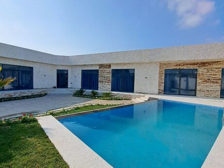 5 otaqlı həyət evi/bağ evi - Mərdəkan q. - 186 m²