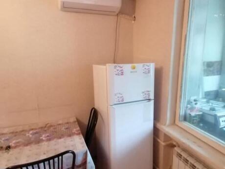 1 otaqlı köhnə tikili - İnşaatçılar m. - 31 m²