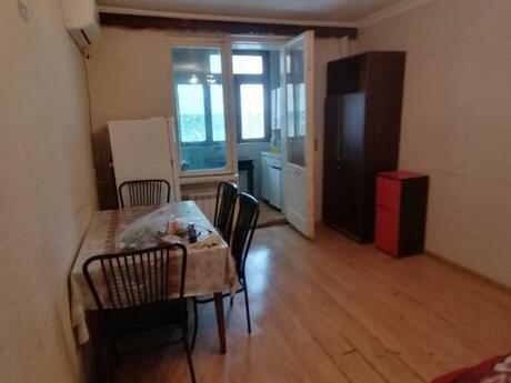 1 otaqlı köhnə tikili - İnşaatçılar m. - 31 m²