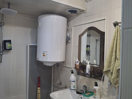 4 otaqlı köhnə tikili - Elmlər Akademiyası m. - 50 m²