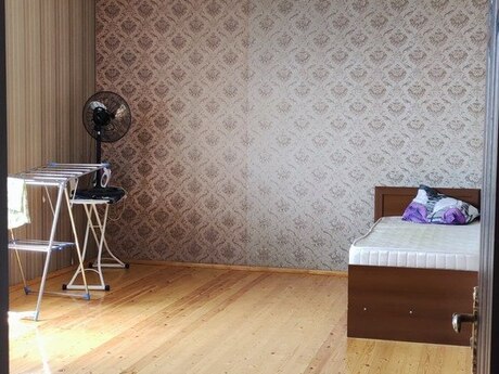 8 otaqlı həyət evi/bağ evi - Saray q. - 600 m²
