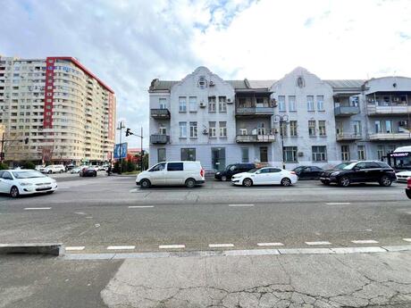 Obyekt - Şah İsmayıl Xətai m. - 200 m²