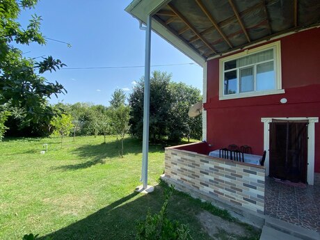 2 otaqlı həyət evi/bağ evi - Qəbələ - 200 m²