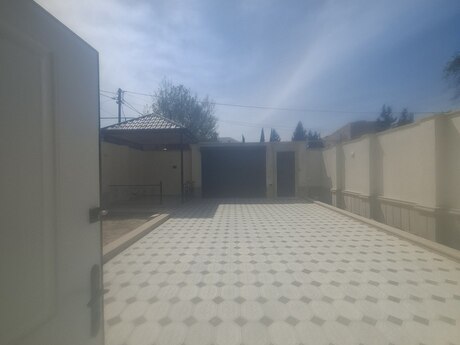 5 otaqlı həyət evi/bağ evi - Qaraçuxur q. - 330 m²
