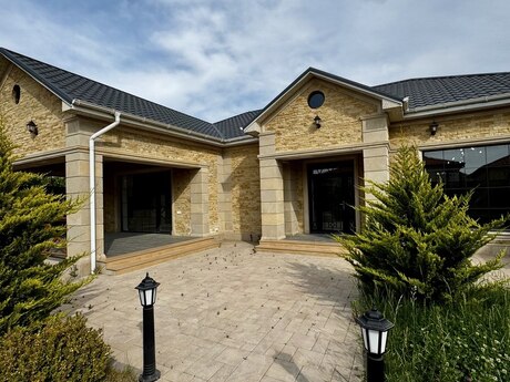 4 otaqlı həyət evi/bağ evi - Mərdəkan q. - 190 m²