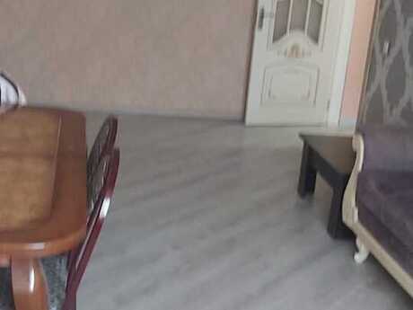 3 otaqlı köhnə tikili - Bakıxanov q. - 80 m²