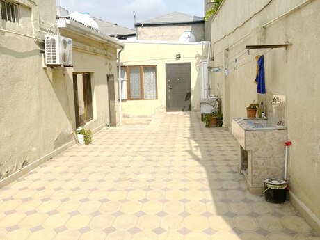3 otaqlı həyət evi/bağ evi - İnşaatçılar m. - 110 m²