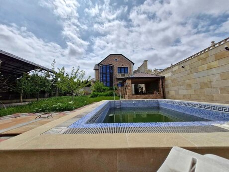5 otaqlı həyət evi/bağ evi - Novxanı q. - 220 m²