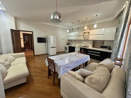 3-комн. новостройка - м. Элмляр Академиясы - 170 м²