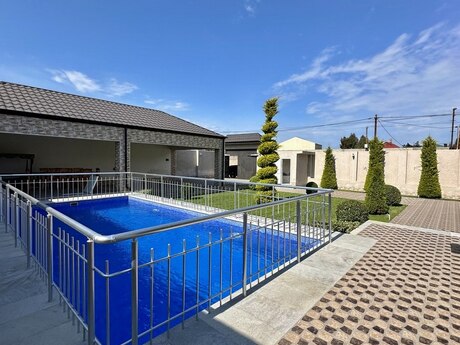 6 otaqlı həyət evi/bağ evi - Buzovna q. - 250 m²