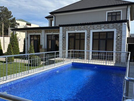 6 otaqlı həyət evi/bağ evi - Buzovna q. - 250 m²