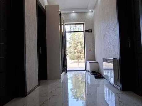 3 otaqlı həyət evi/bağ evi - Novxanı q. - 118 m²