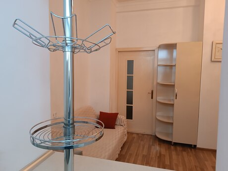 3 otaqlı köhnə tikili - İçəri Şəhər m. - 53 m²