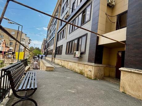 2 otaqlı köhnə tikili - Elmlər Akademiyası m. - 51.7 m²