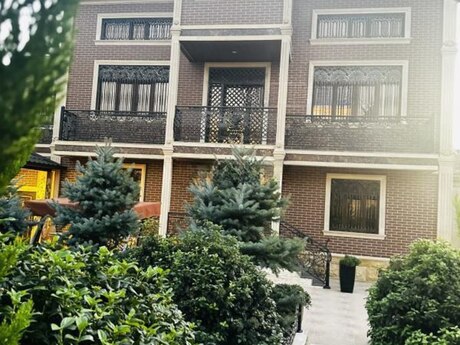 6 otaqlı həyət evi/bağ evi - Yeni Günəşli q. - 300 m²