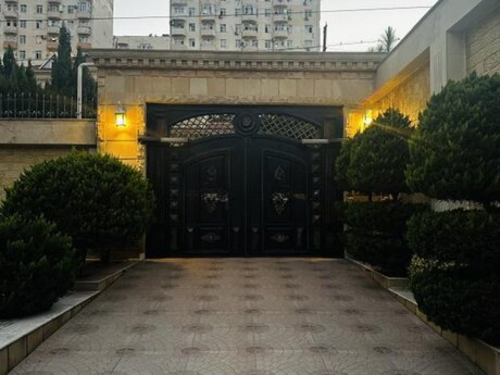 6 otaqlı həyət evi/bağ evi - Yeni Günəşli q. - 300 m²